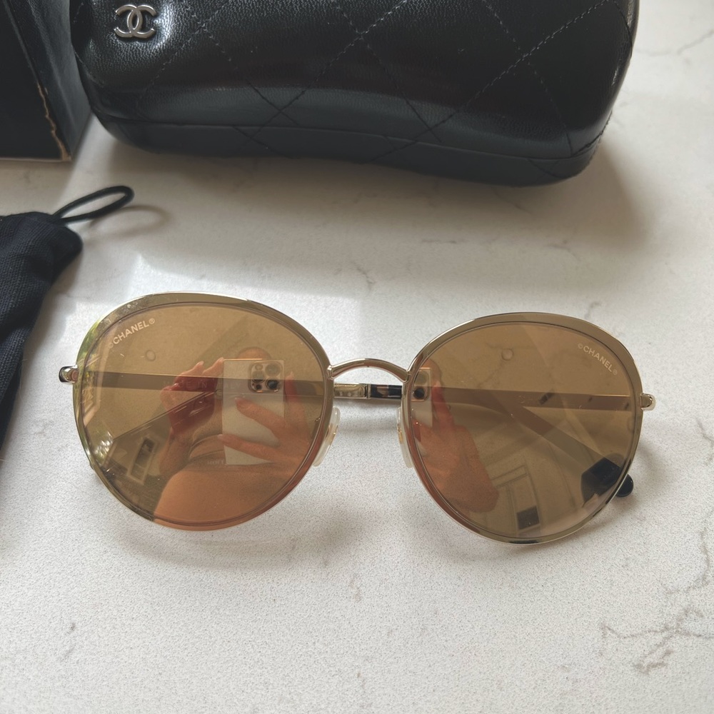 Chanel Gold Mirrored lens round Eyewear sunglasses Metal frame